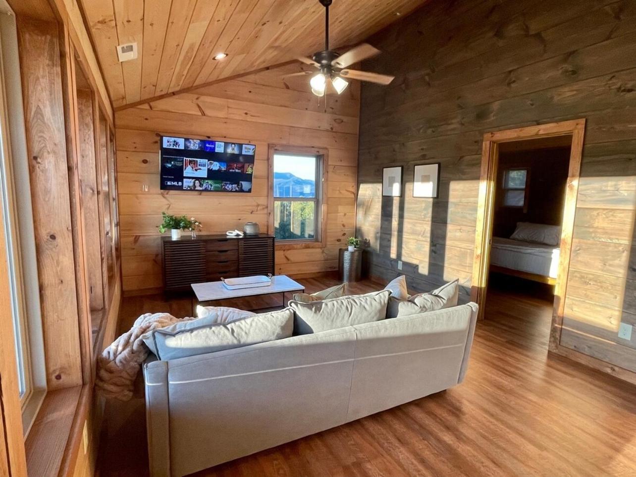 Brand New With Spectacular Views- Ursa Mons Holiday home
