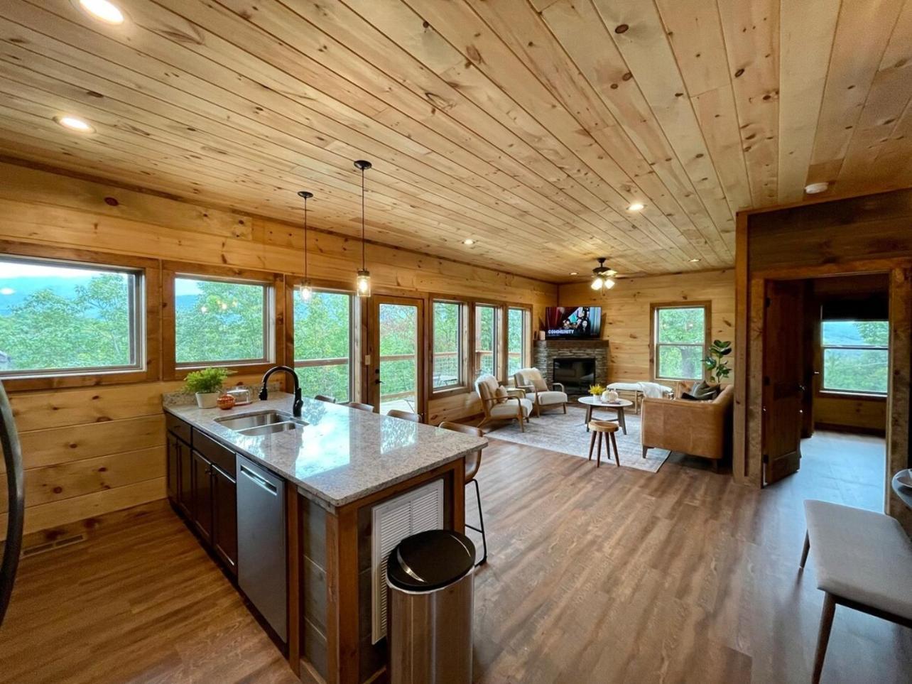 Brand New With Spectacular Views- Ursa Mons Holiday home Gatlinburg