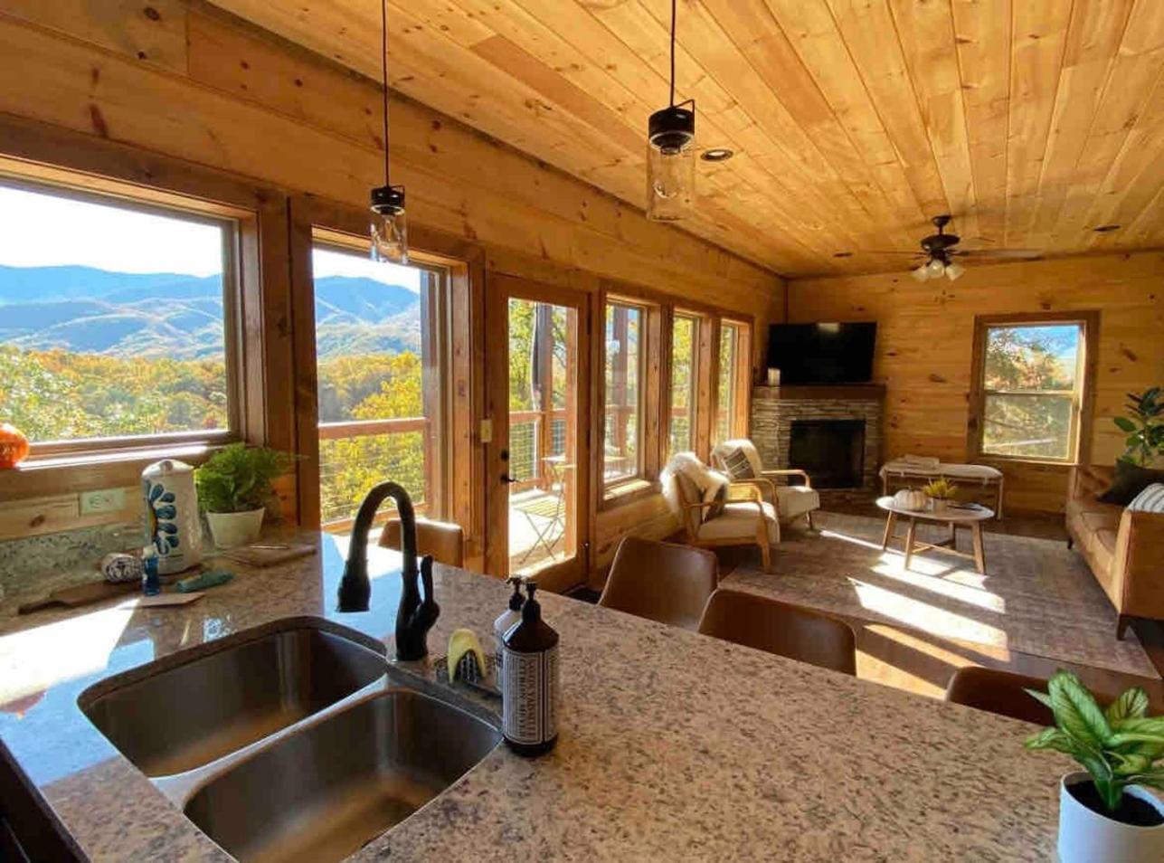 Brand New With Spectacular Views- Ursa Mons Holiday home Gatlinburg
