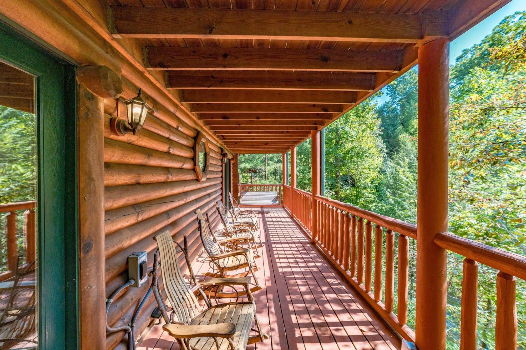 Holiday home The Big Easy Spacious Mountain Retreat Hot Tub Deck Premier Location Gatlinburg