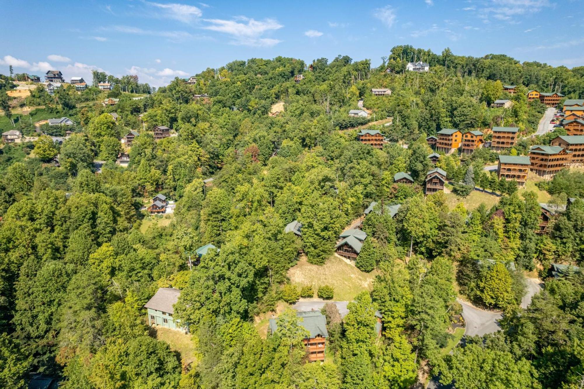 The Big Easy Spacious Mountain Retreat Hot Tub Deck Premier Location *
