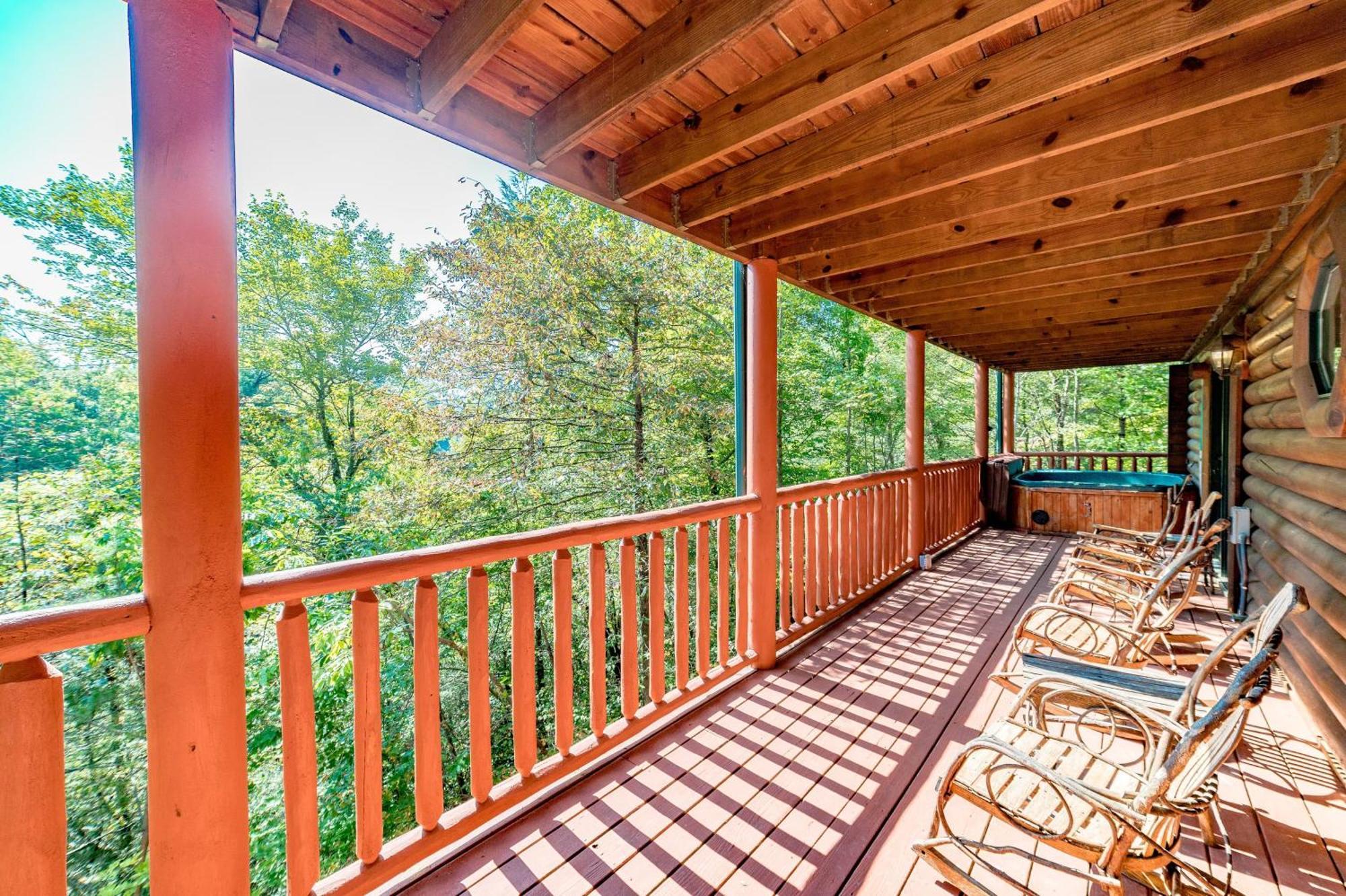 The Big Easy Spacious Mountain Retreat Hot Tub Deck Premier Location Holiday home *