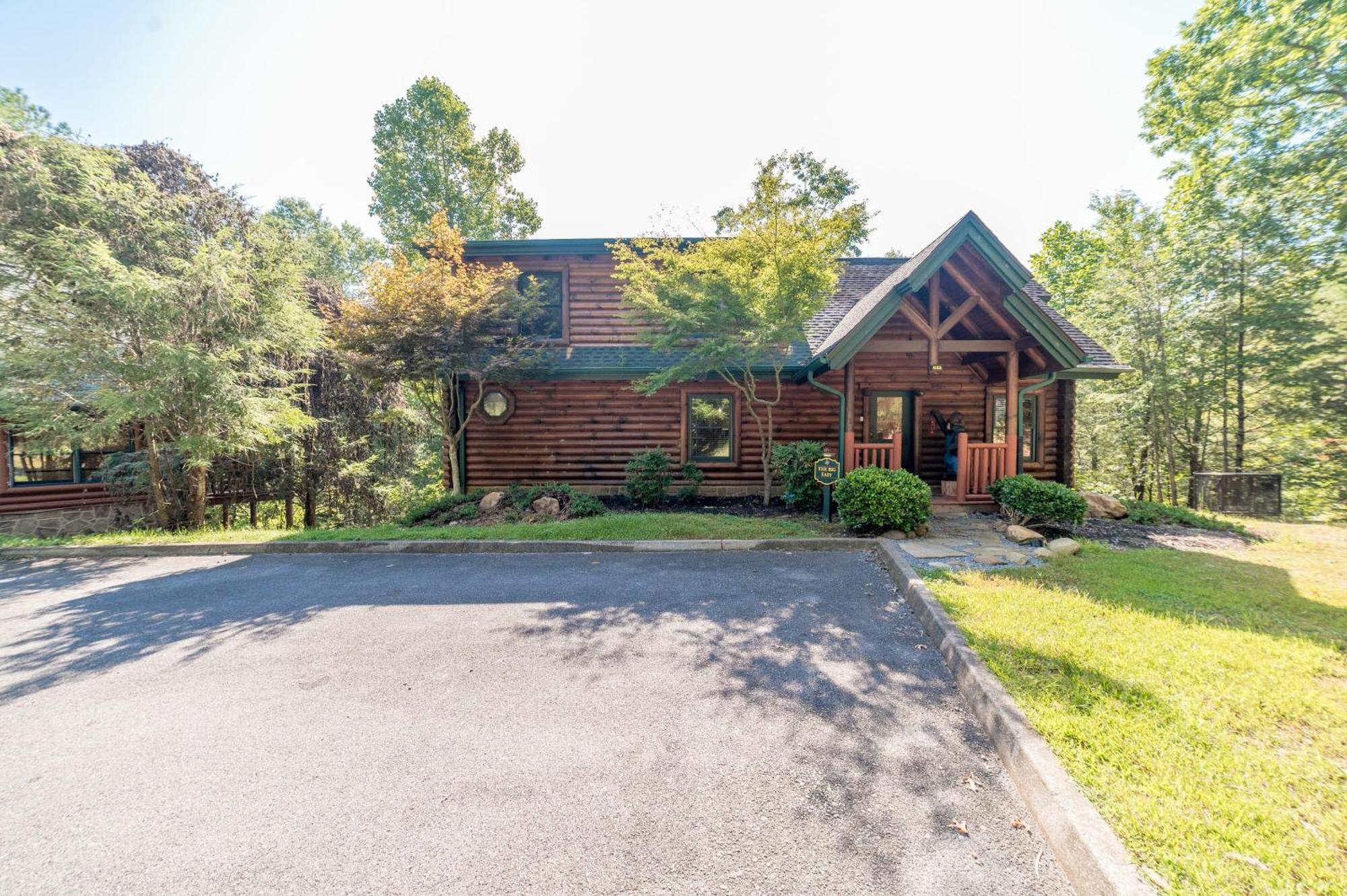 Holiday home The Big Easy Spacious Mountain Retreat Hot Tub Deck Premier Location Gatlinburg