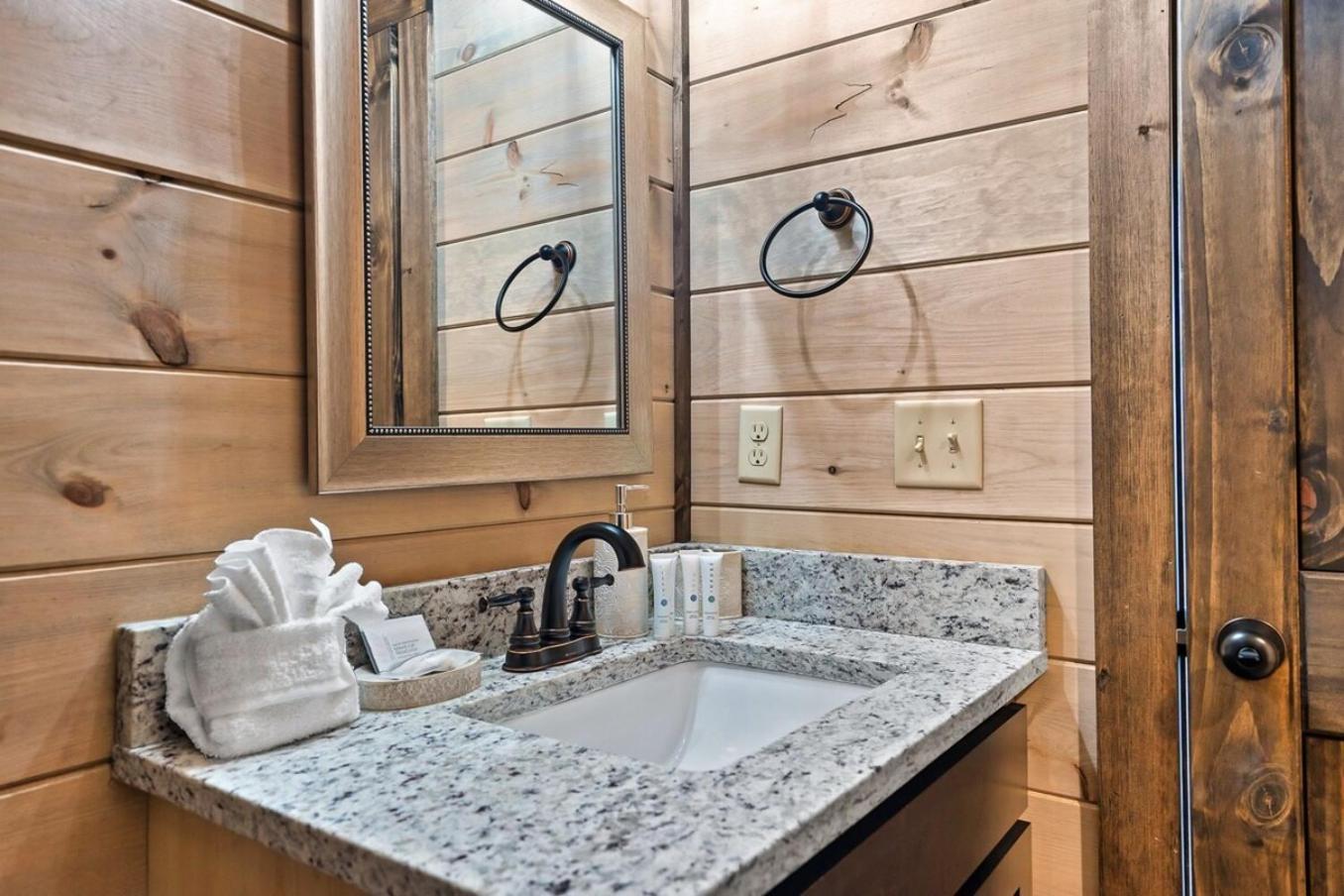 Newly Built Amazing View Perfect Location Chalet Gatlinburg