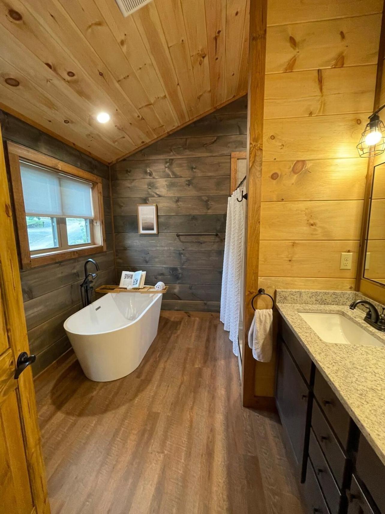 Brand New With Spectacular Views- Ursa Mons Holiday home