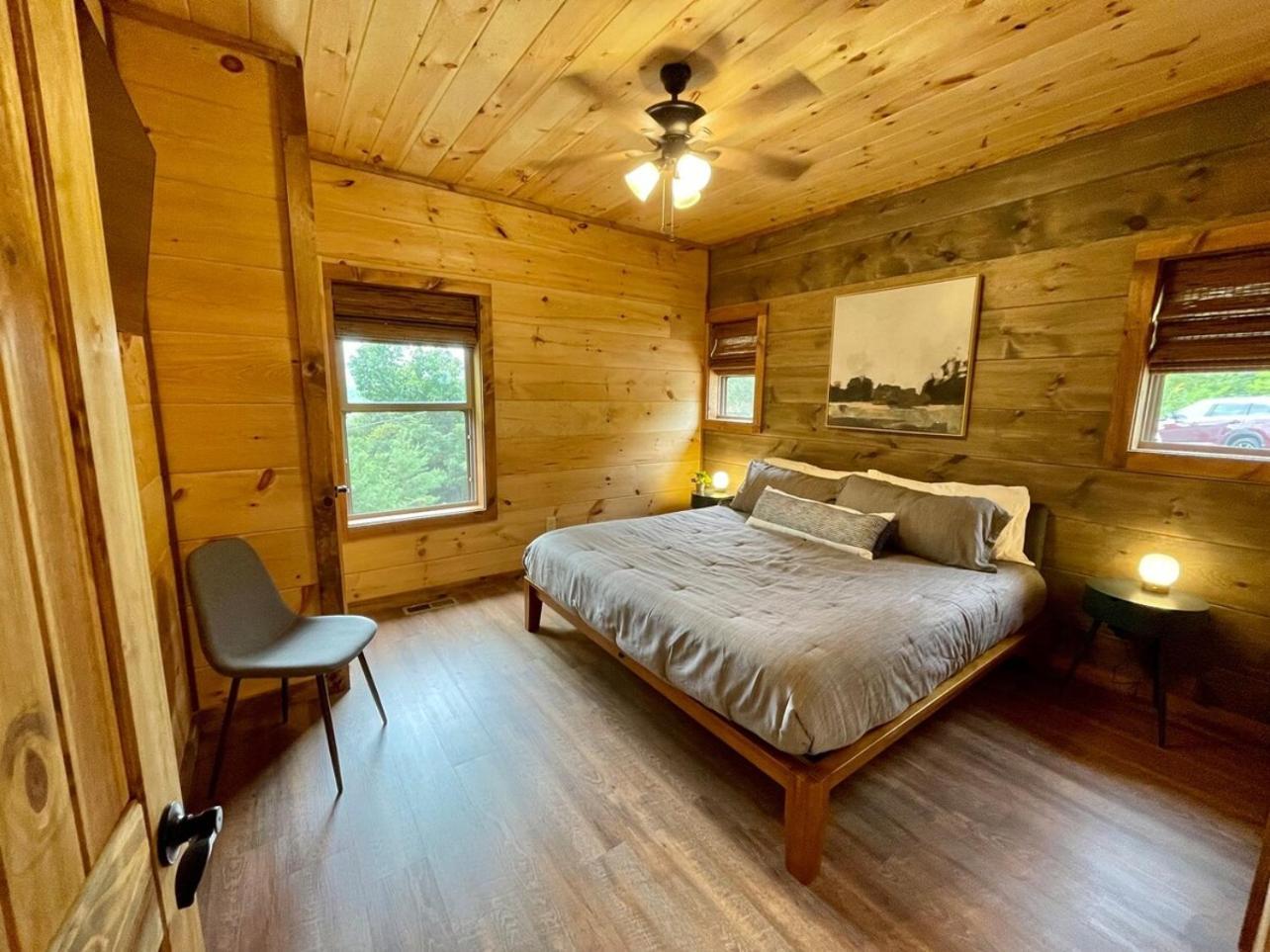 Brand New With Spectacular Views- Ursa Mons Holiday home *