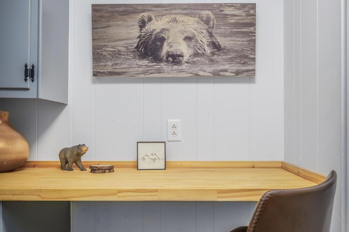 Bear - King Bed Gatlinburg