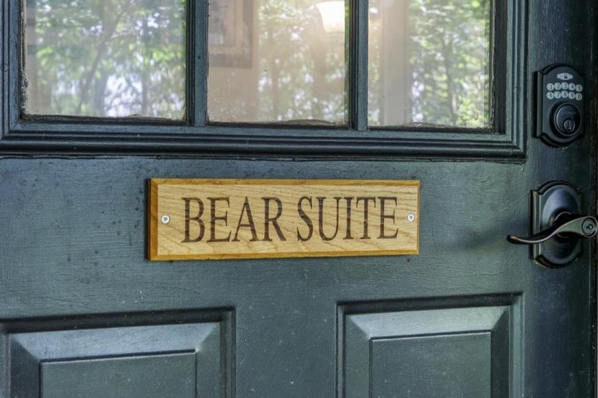 Bear - King Bed * Gatlinburg