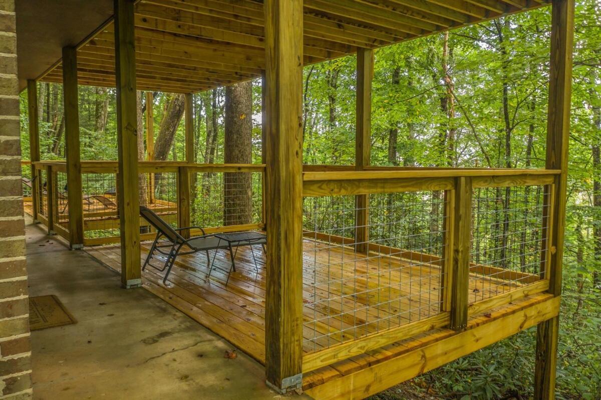 Apartment Bear - King Bed Gatlinburg
