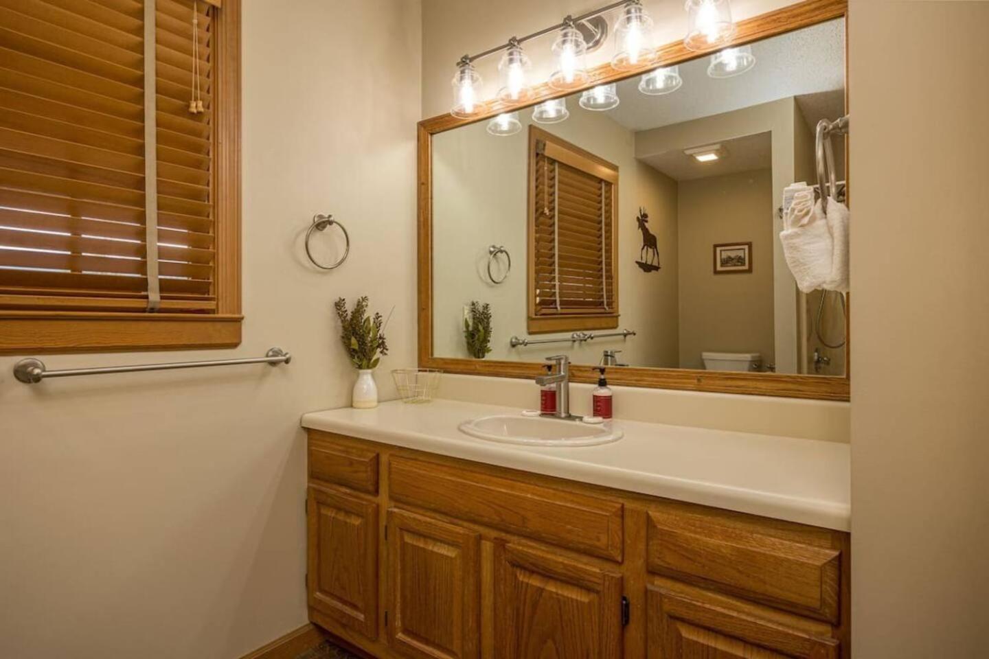 492b Massive 4 Bedroom With Great Views Hot Tub * Gatlinburg