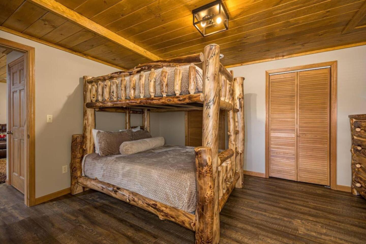 492b Massive 4 Bedroom With Great Views Hot Tub Holiday home