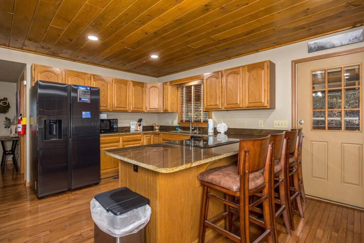 492b Massive 4 Bedroom With Great Views Hot Tub Gatlinburg