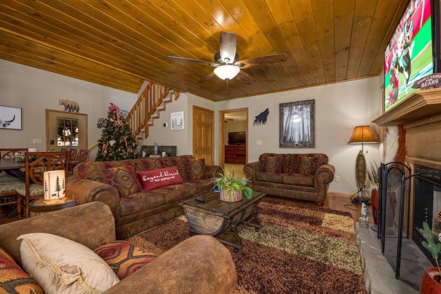 492b Massive 4 Bedroom With Great Views Hot Tub
