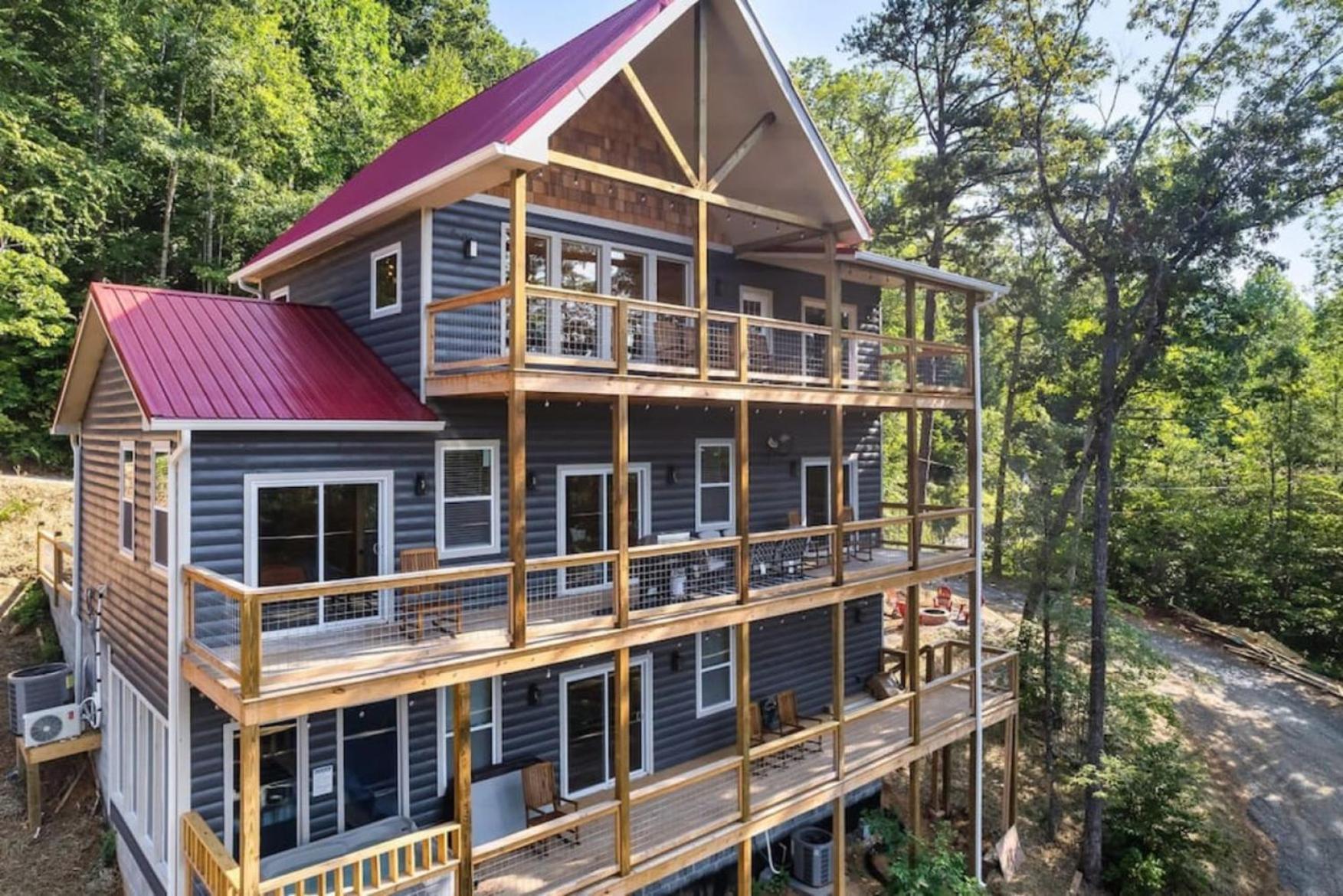 Tranquil Mountain Getaway By Ghosal Luxury Holiday home *