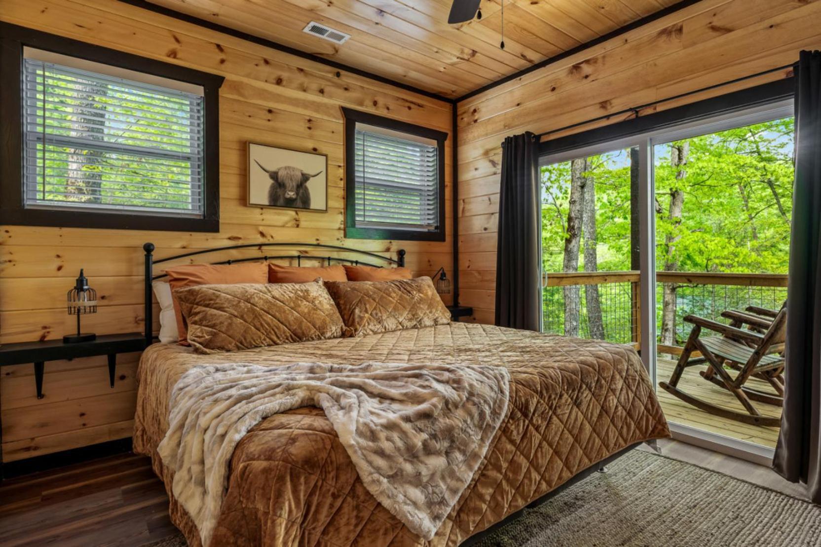 Mountain Majesty By Ghosal Luxury Holiday home *