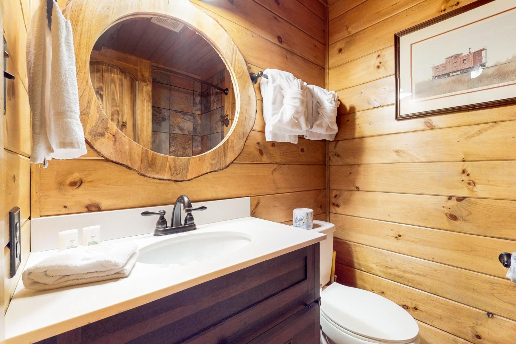 Honey Bear Hideout * Gatlinburg