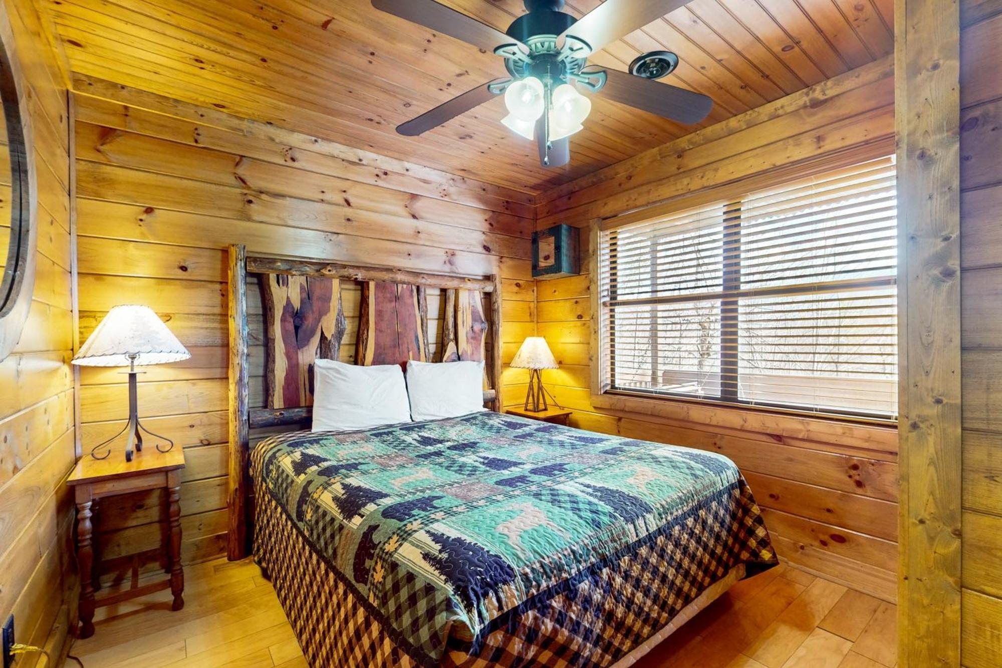 Honey Bear Hideout Gatlinburg