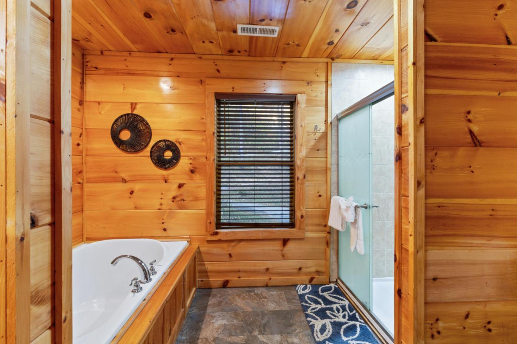Whispering Pines Retreat By Ghosal Luxury Chalet *