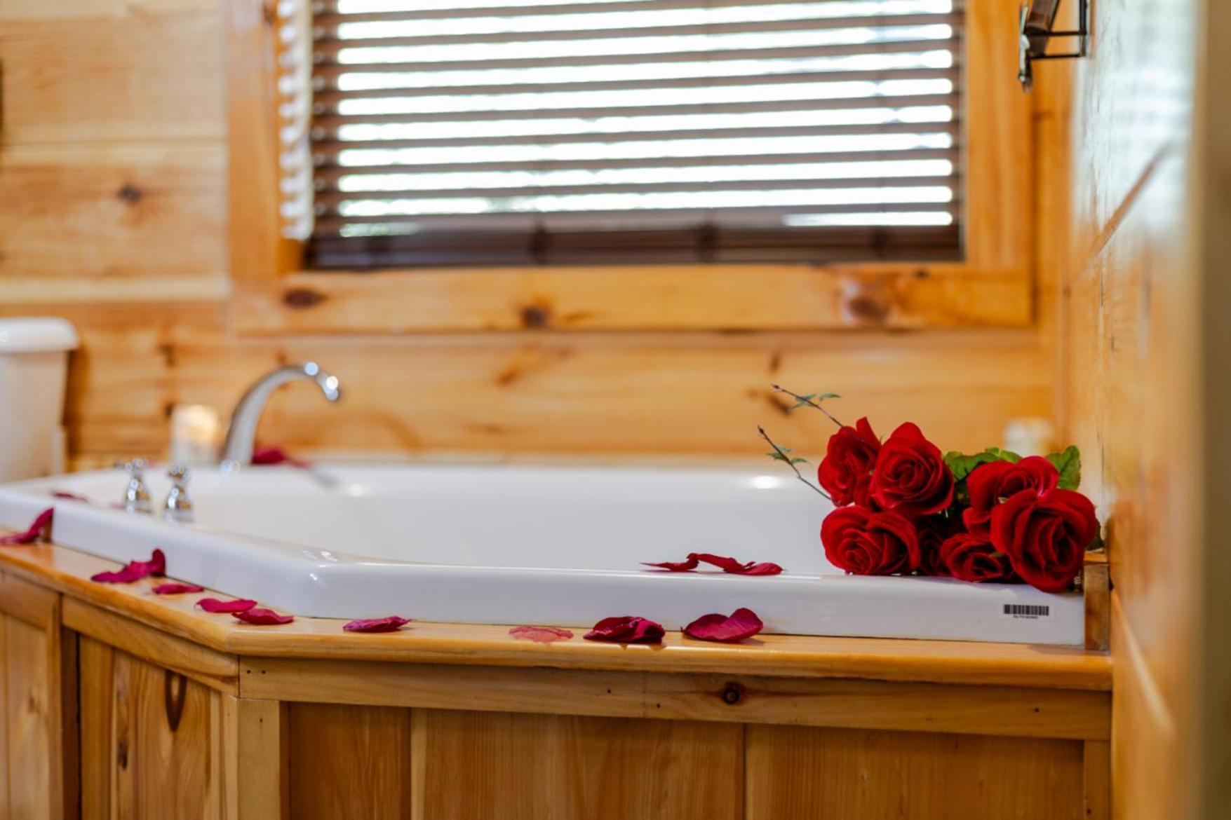 Chalet Whispering Pines Retreat By Ghosal Luxury *