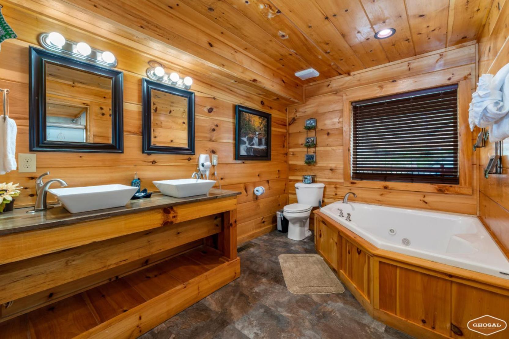 Whispering Pines Retreat By Ghosal Luxury *