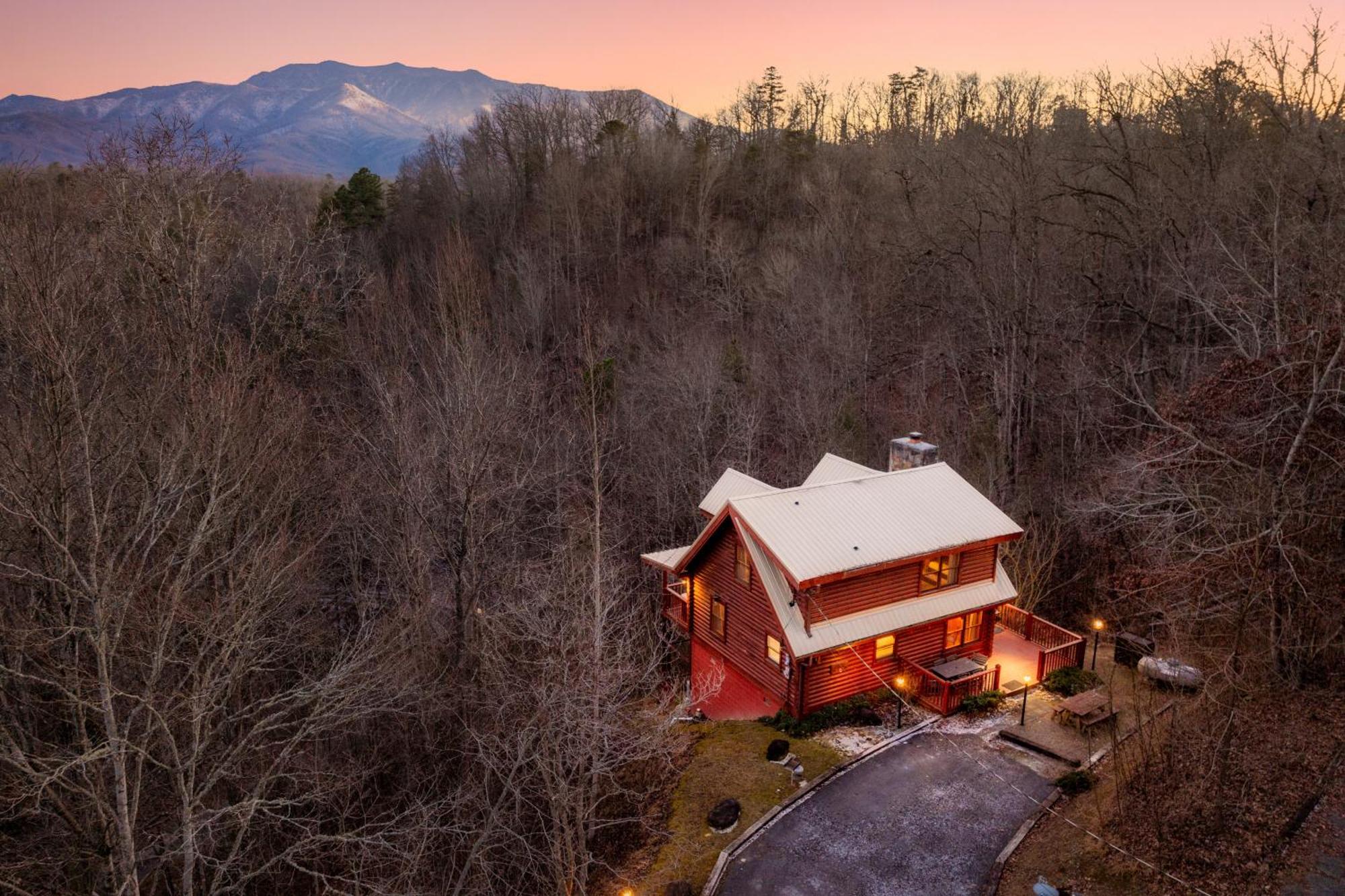 Holiday home The Lookout - Log - Fireplace - Firetable - Hot Tub - Ps5 - Bears Gatlinburg