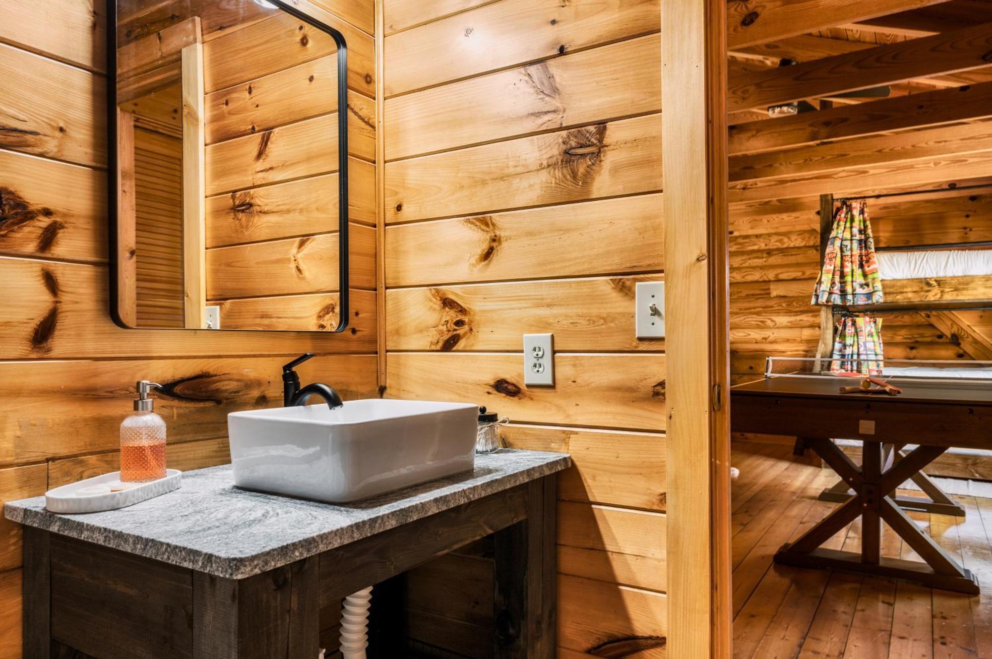 The Lookout - Log - Fireplace - Firetable - Hot Tub - Ps5 - Bears