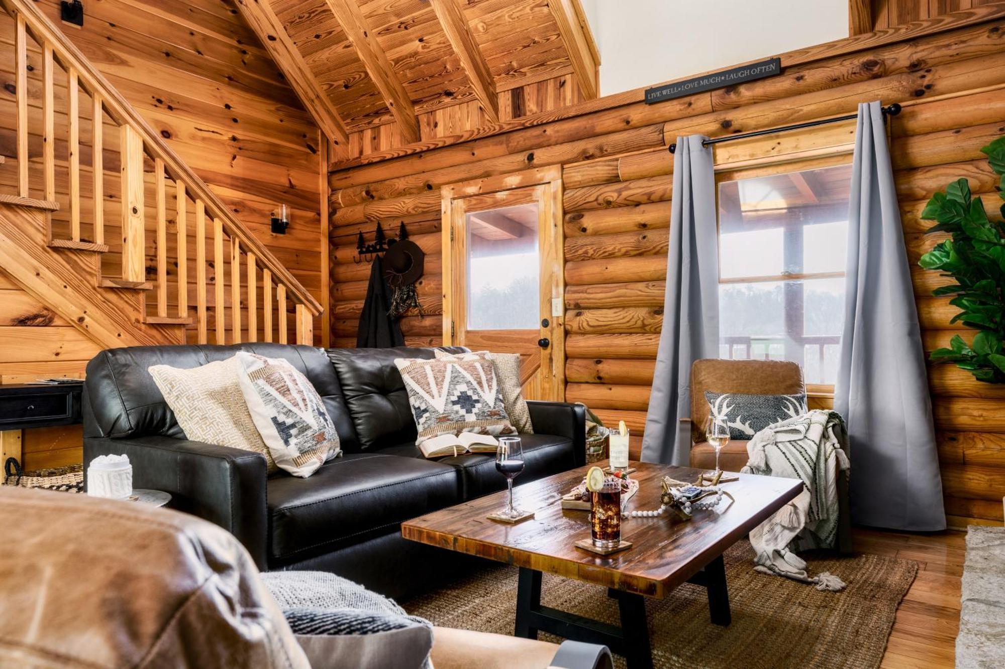 The Lookout - Log - Fireplace - Firetable - Hot Tub - Ps5 - Bears Holiday home Gatlinburg