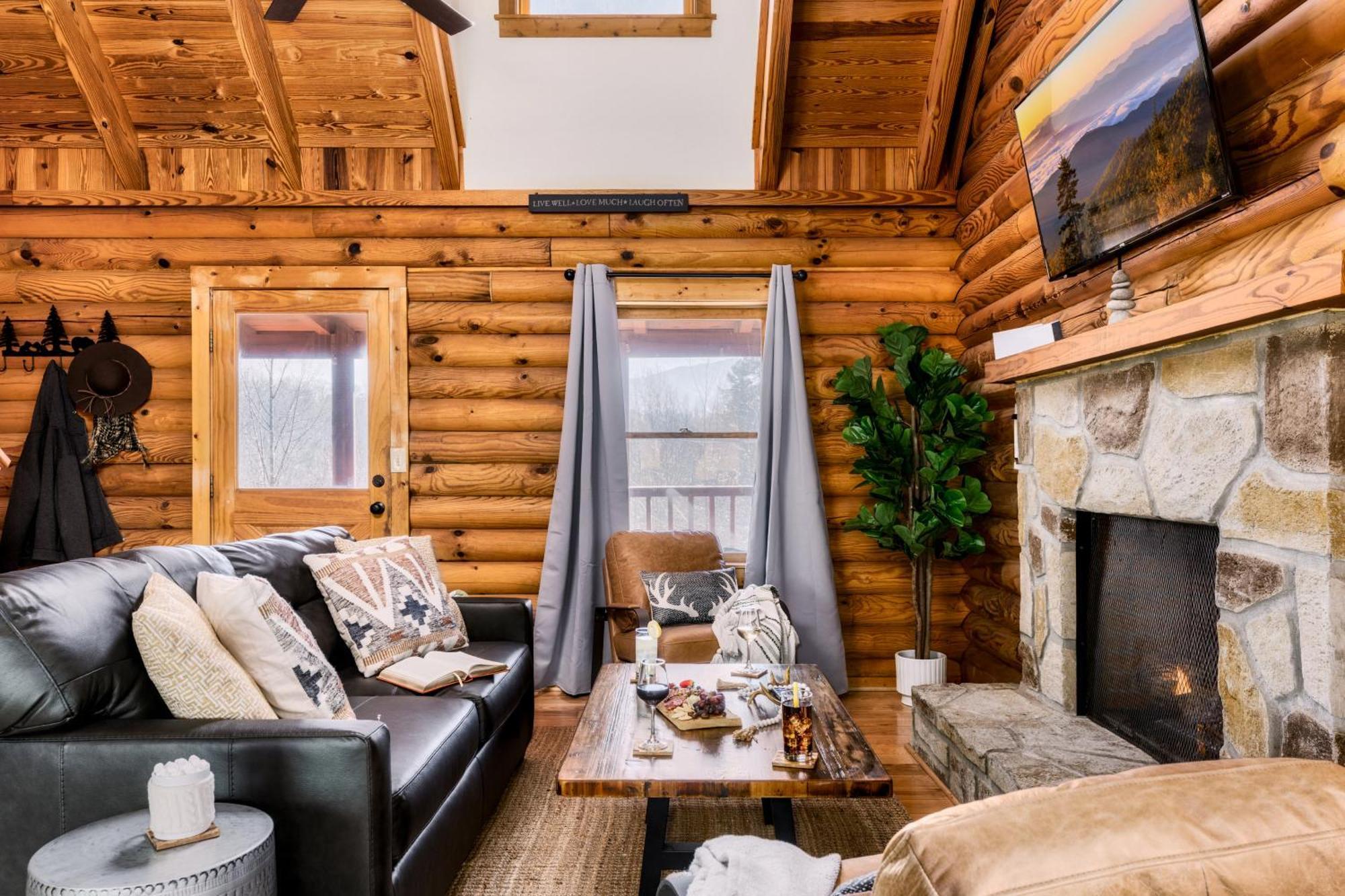 Holiday home The Lookout - Log - Fireplace - Firetable - Hot Tub - Ps5 - Bears