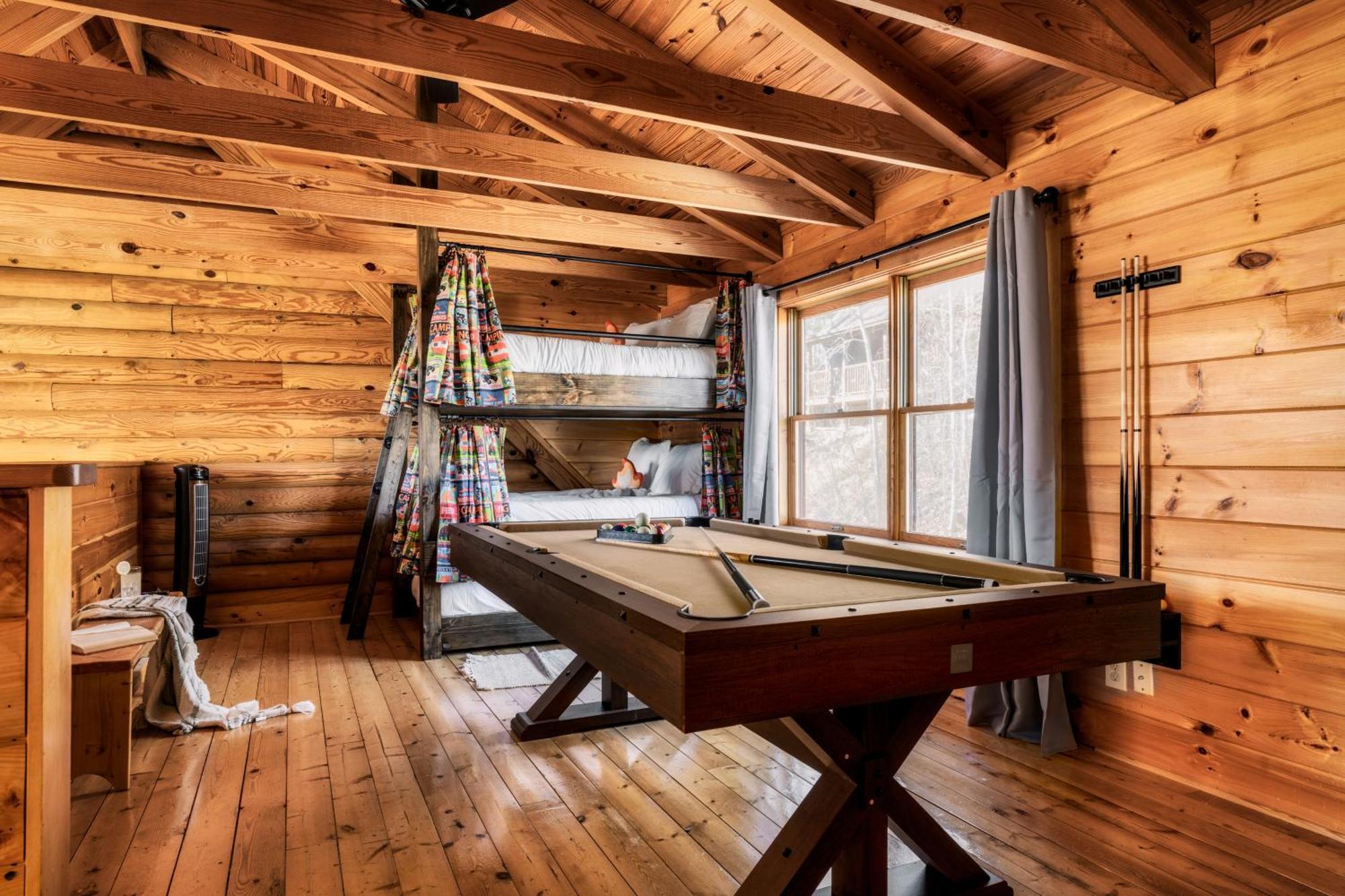 The Lookout - Log - Fireplace - Firetable - Hot Tub - Ps5 - Bears