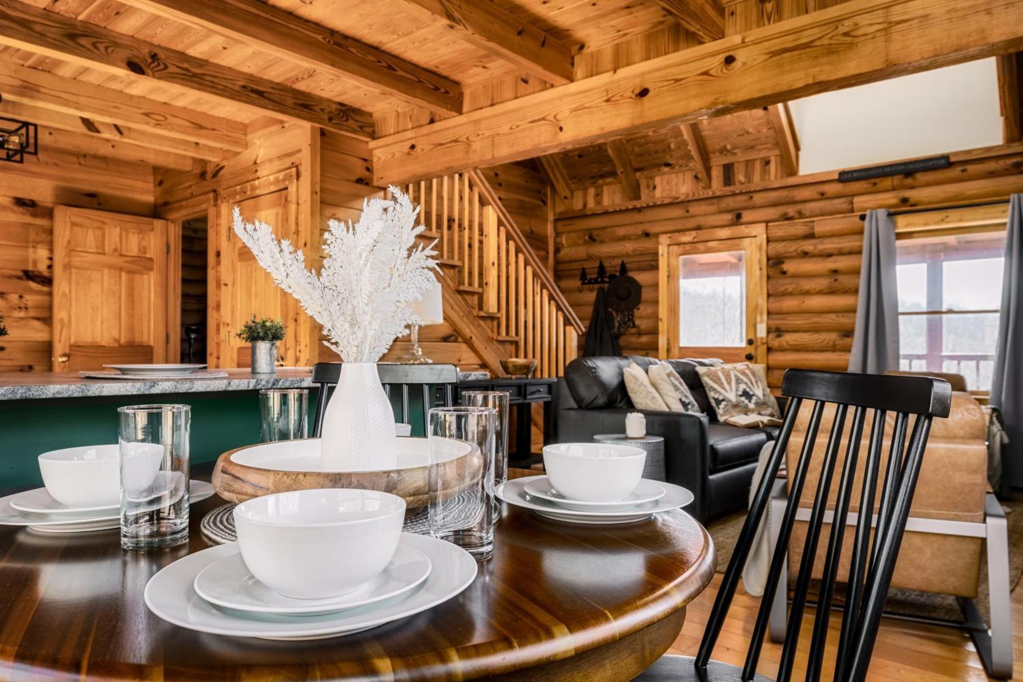 The Lookout - Log - Fireplace - Firetable - Hot Tub - Ps5 - Bears * Gatlinburg