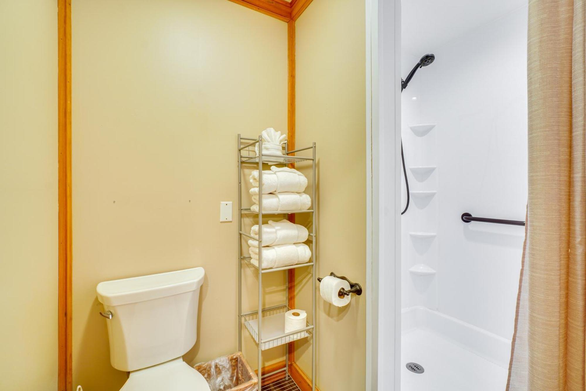 Cozy With Sauna Near Hiking Trails *