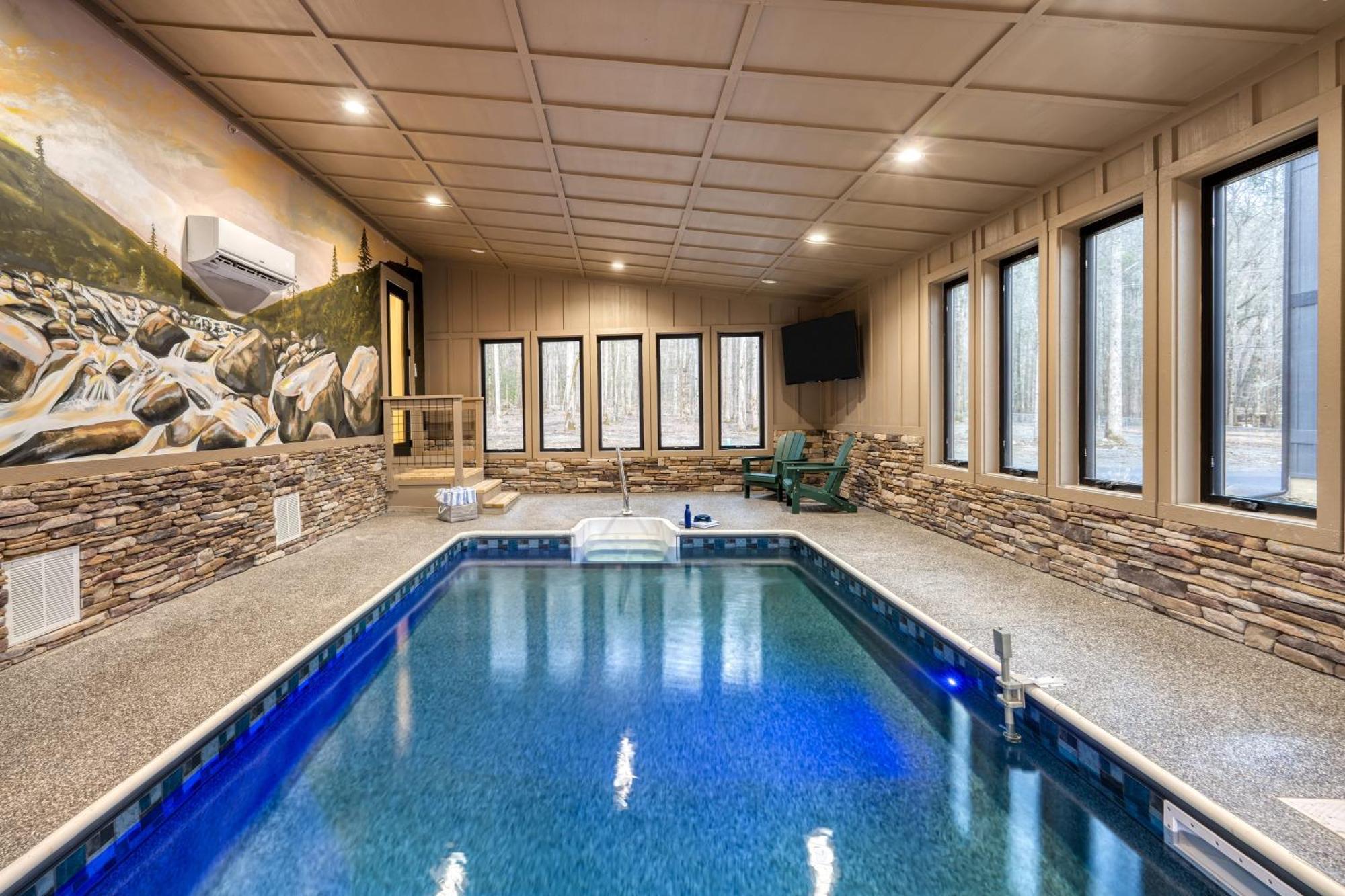 Indoor Pool Hot Tub Firepit Theater All-season Retreat Kings Crown By Avantstay Gatlinburg