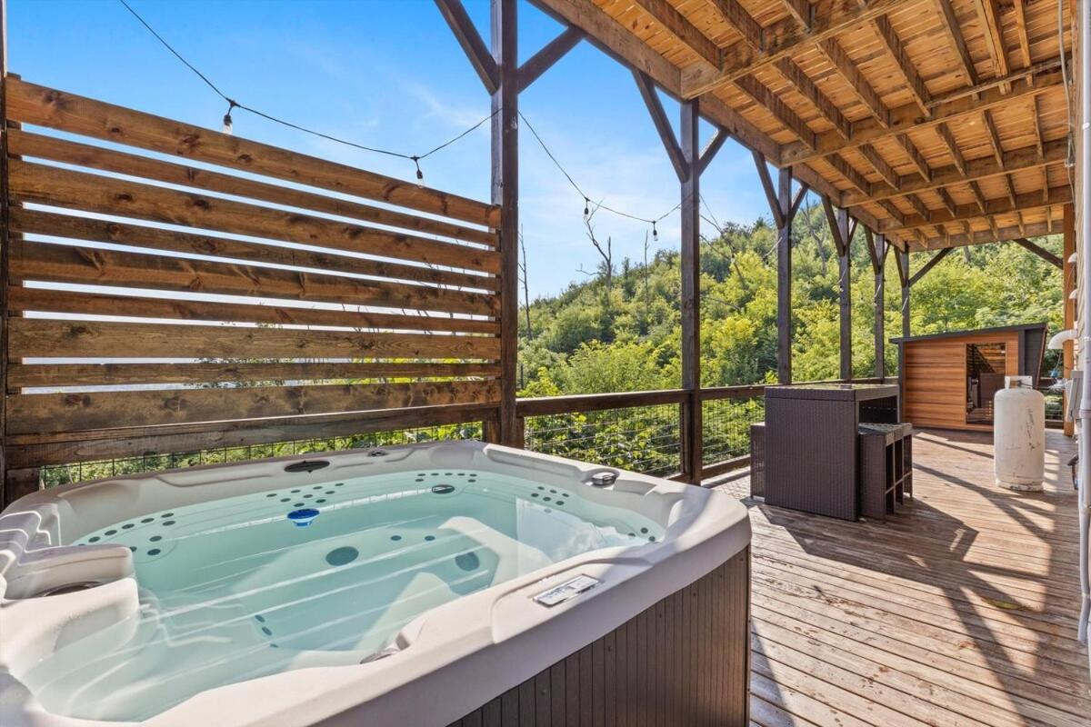 Serenity Views Hot Tub, Sauna, Fire Pit, Game * Gatlinburg