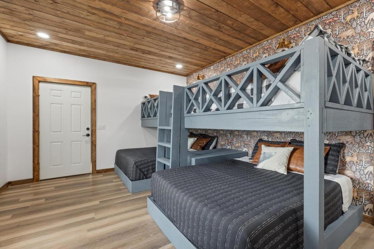 Serenity Views Hot Tub, Sauna, Fire Pit, Game Holiday home Gatlinburg