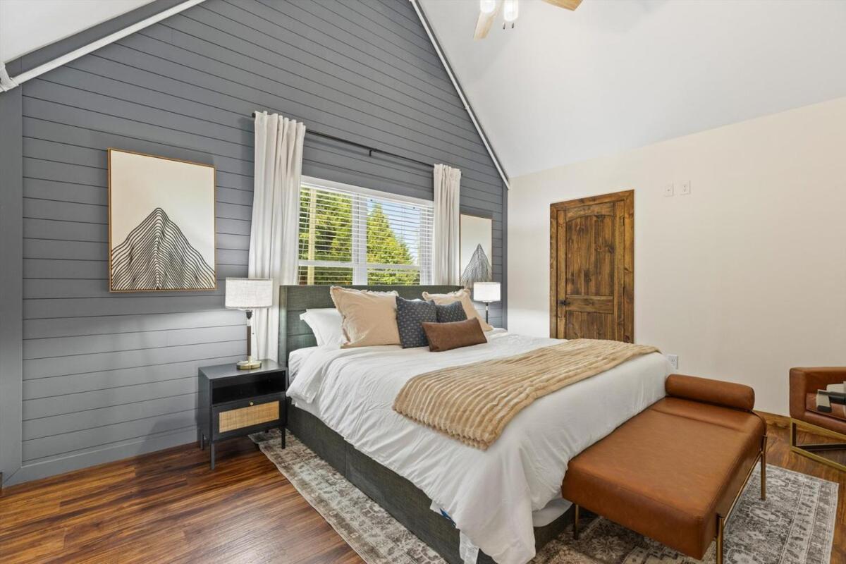 Serenity Views Hot Tub, Sauna, Fire Pit, Game Holiday home Gatlinburg