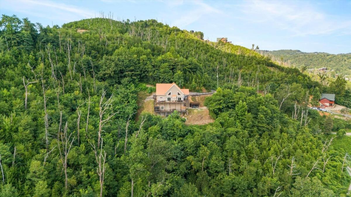 Serenity Views Hot Tub, Sauna, Fire Pit, Game * Gatlinburg