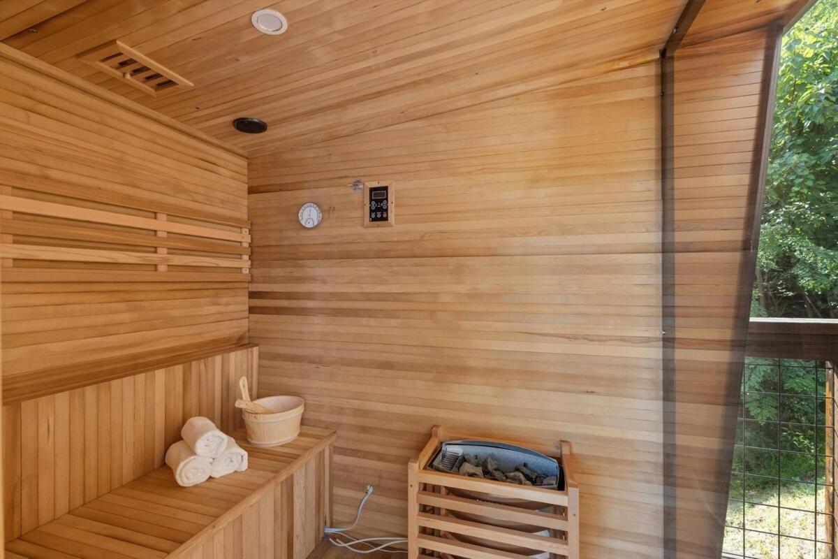 Serenity Views Hot Tub, Sauna, Fire Pit, Game *