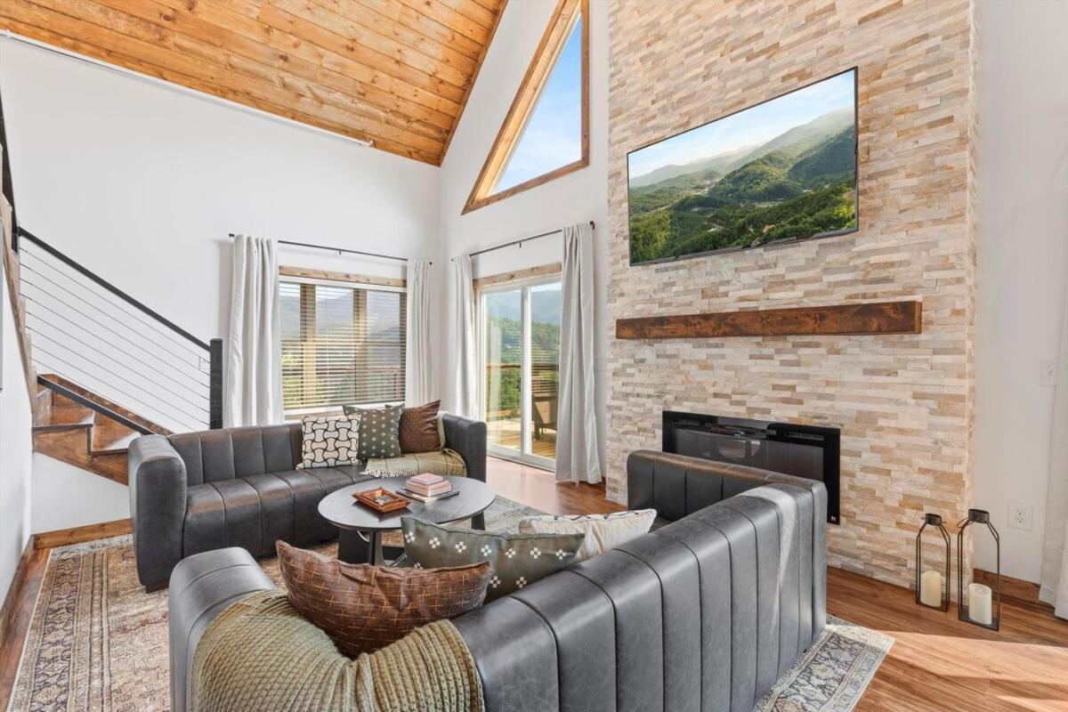 Serenity Views Hot Tub, Sauna, Fire Pit, Game Gatlinburg