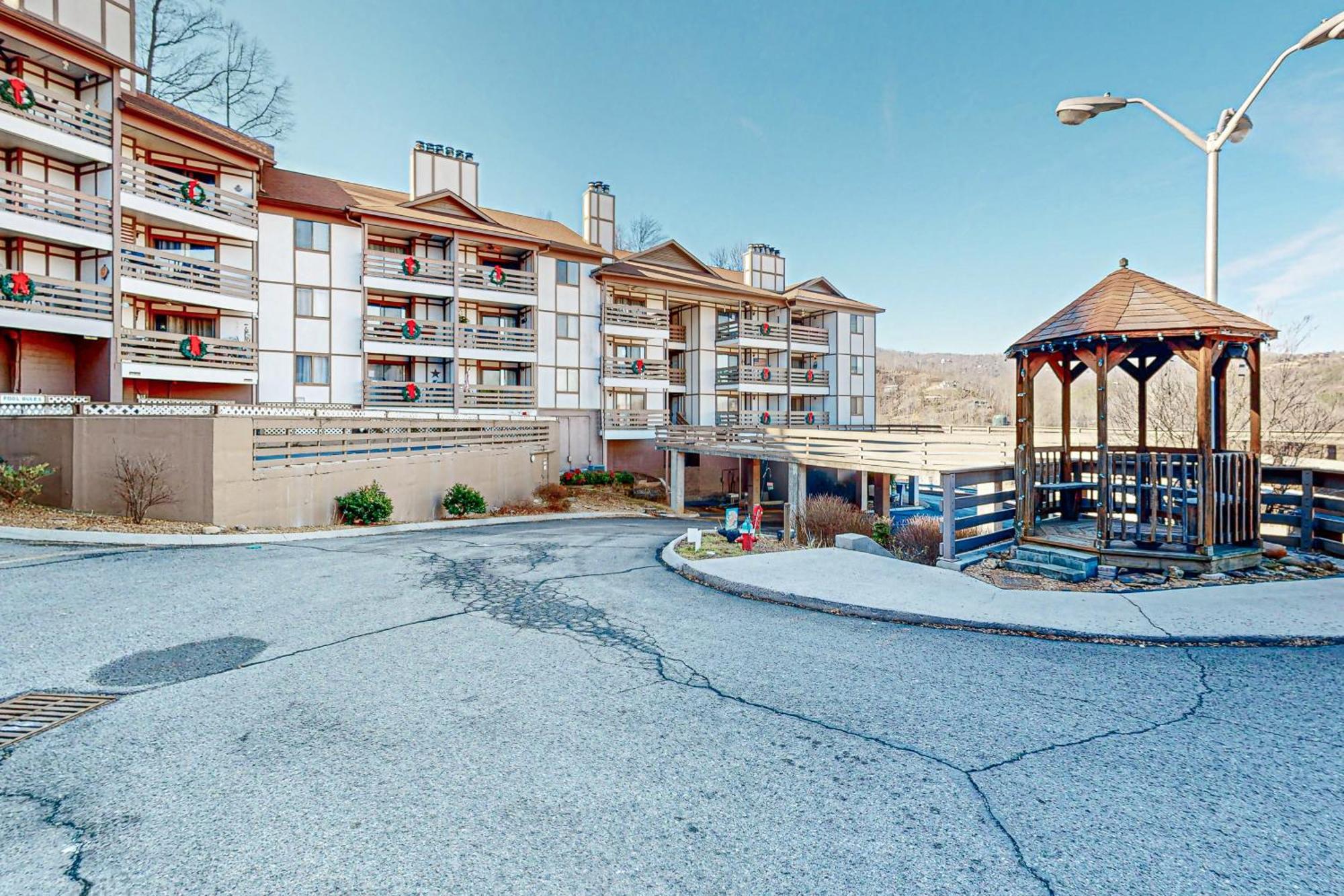 A Beary Wonderful Life - 208 * Gatlinburg