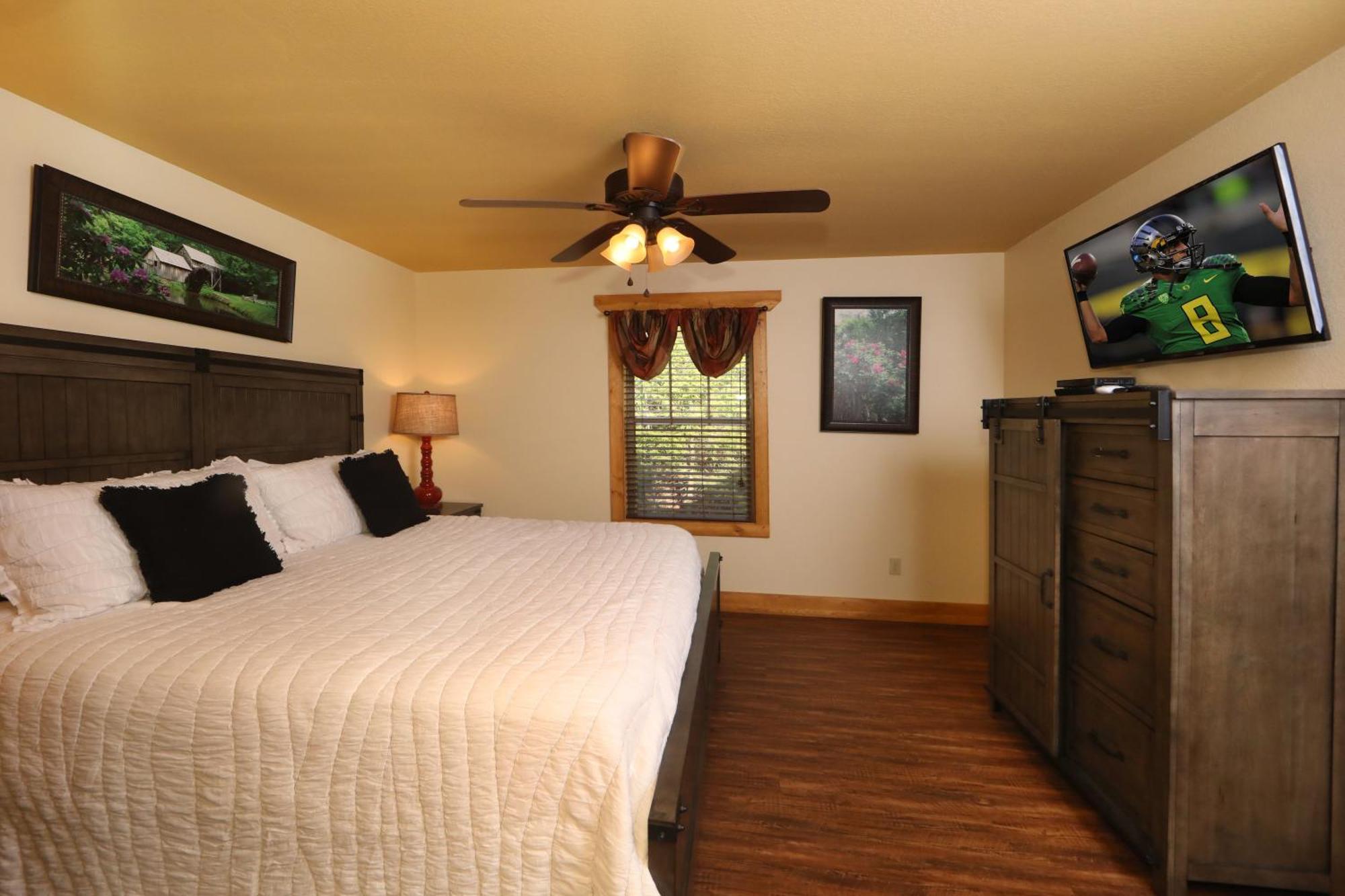 Aqua Paradise By Eden Crest Chalet *