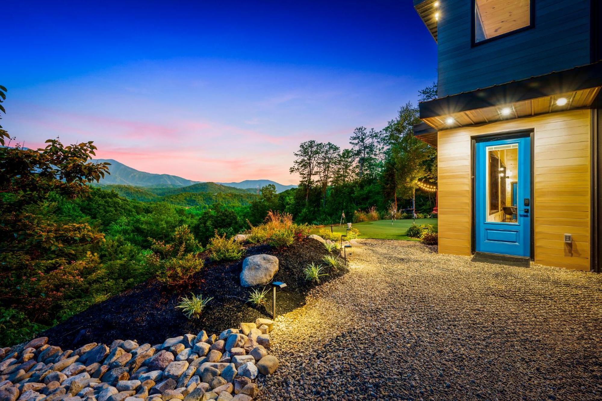 Windows To The Mountains * Gatlinburg