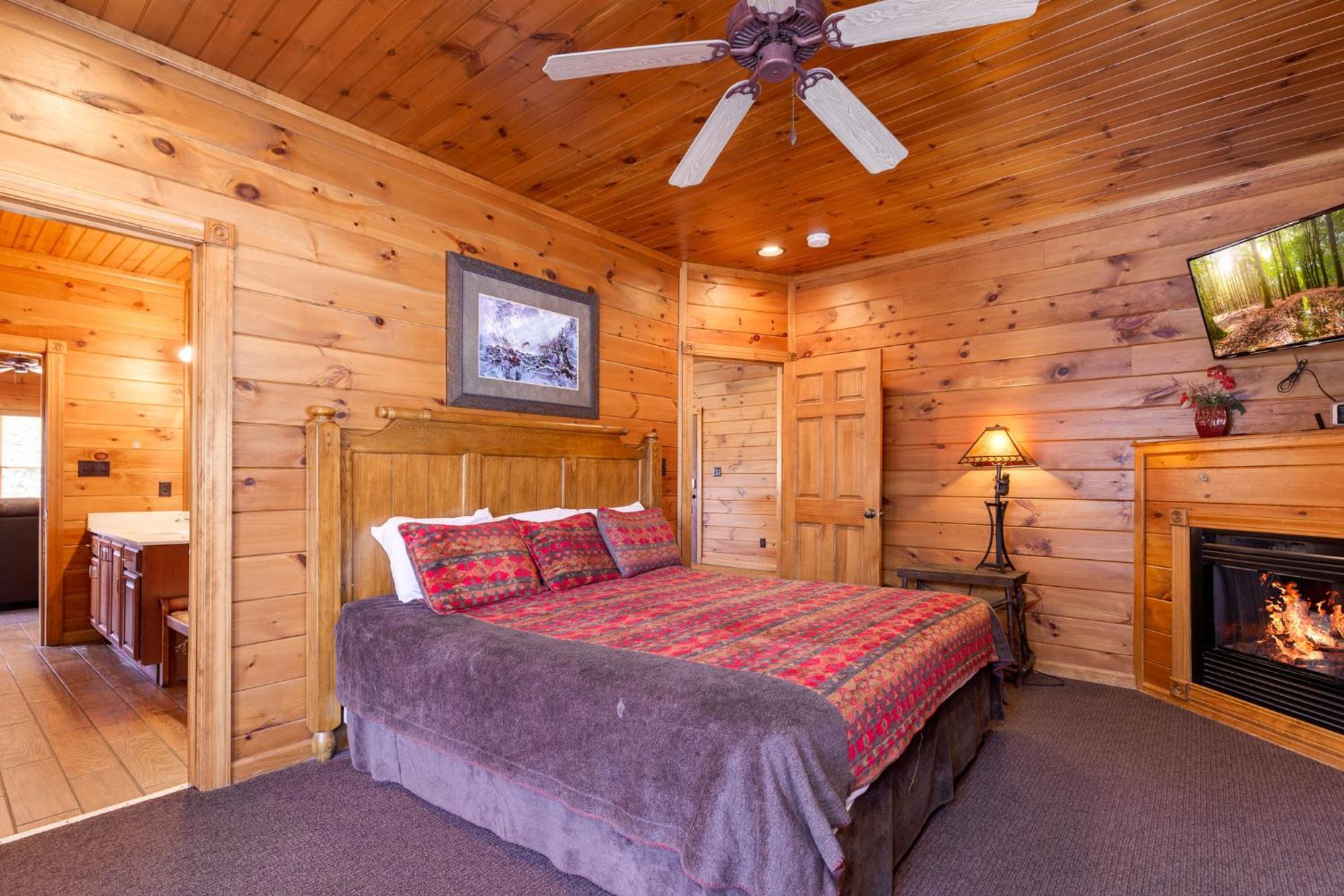 The Great Escape Ii, 5 Bedrooms, Sleeps 17, Game Room, Pool Access, Theater Gatlinburg