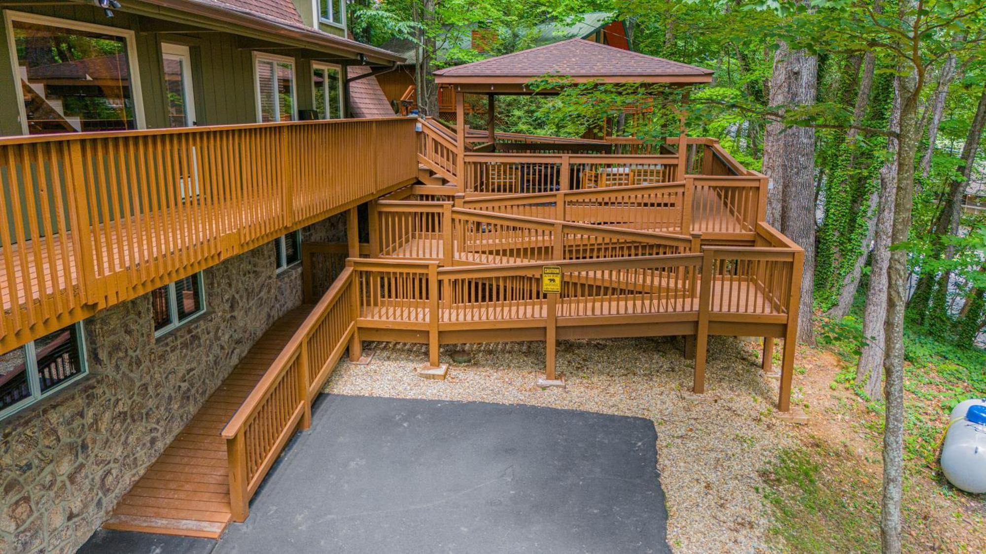 1mile Downtown, Handicap Ramp, Hot Tub, Game * Gatlinburg