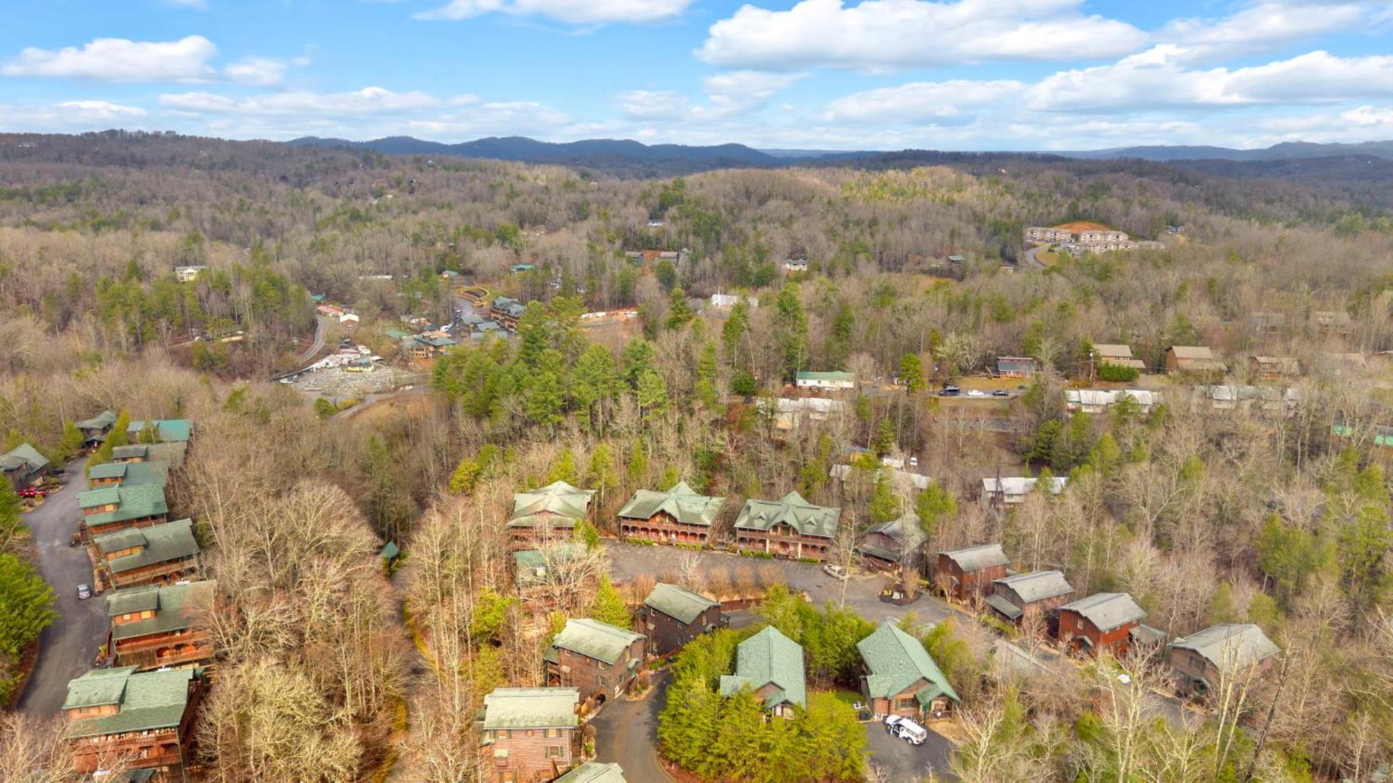Smoky Stargazer Pet Friendly For Groups With Game And Arcade Holiday home Gatlinburg