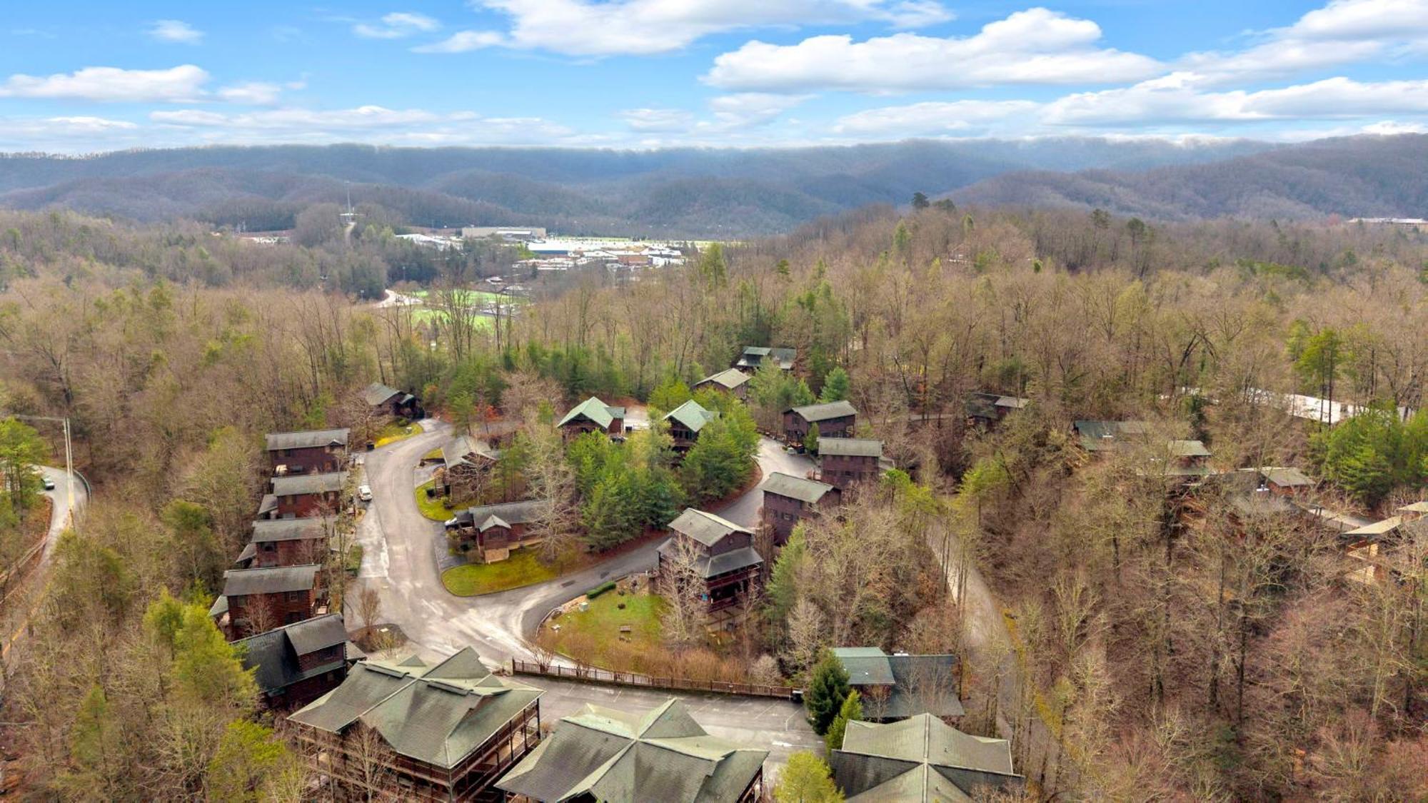 Smoky Stargazer Pet Friendly For Groups With Game And Arcade Holiday home Gatlinburg