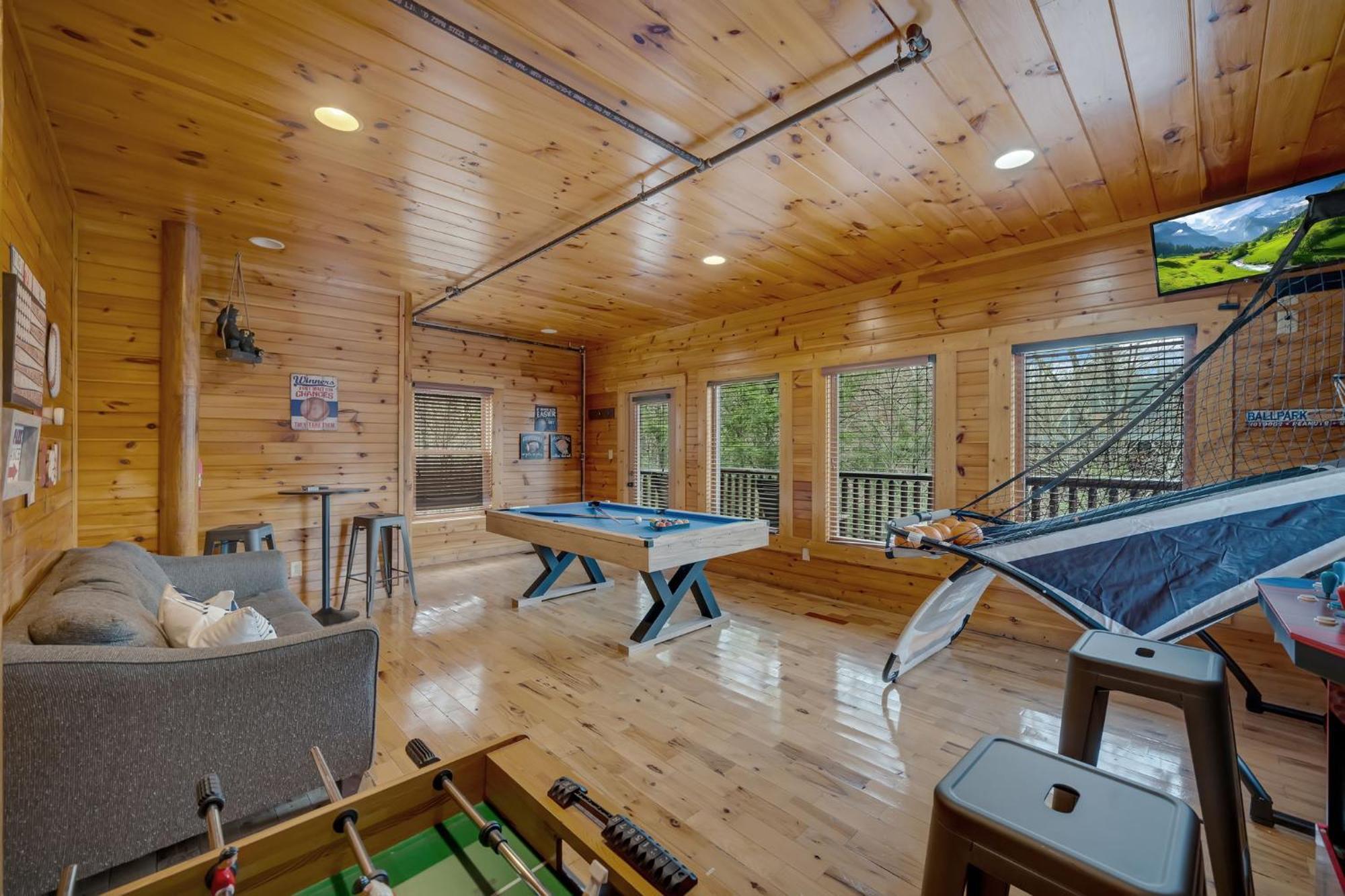 Smoky Stargazer Pet Friendly For Groups With Game And Arcade Holiday home