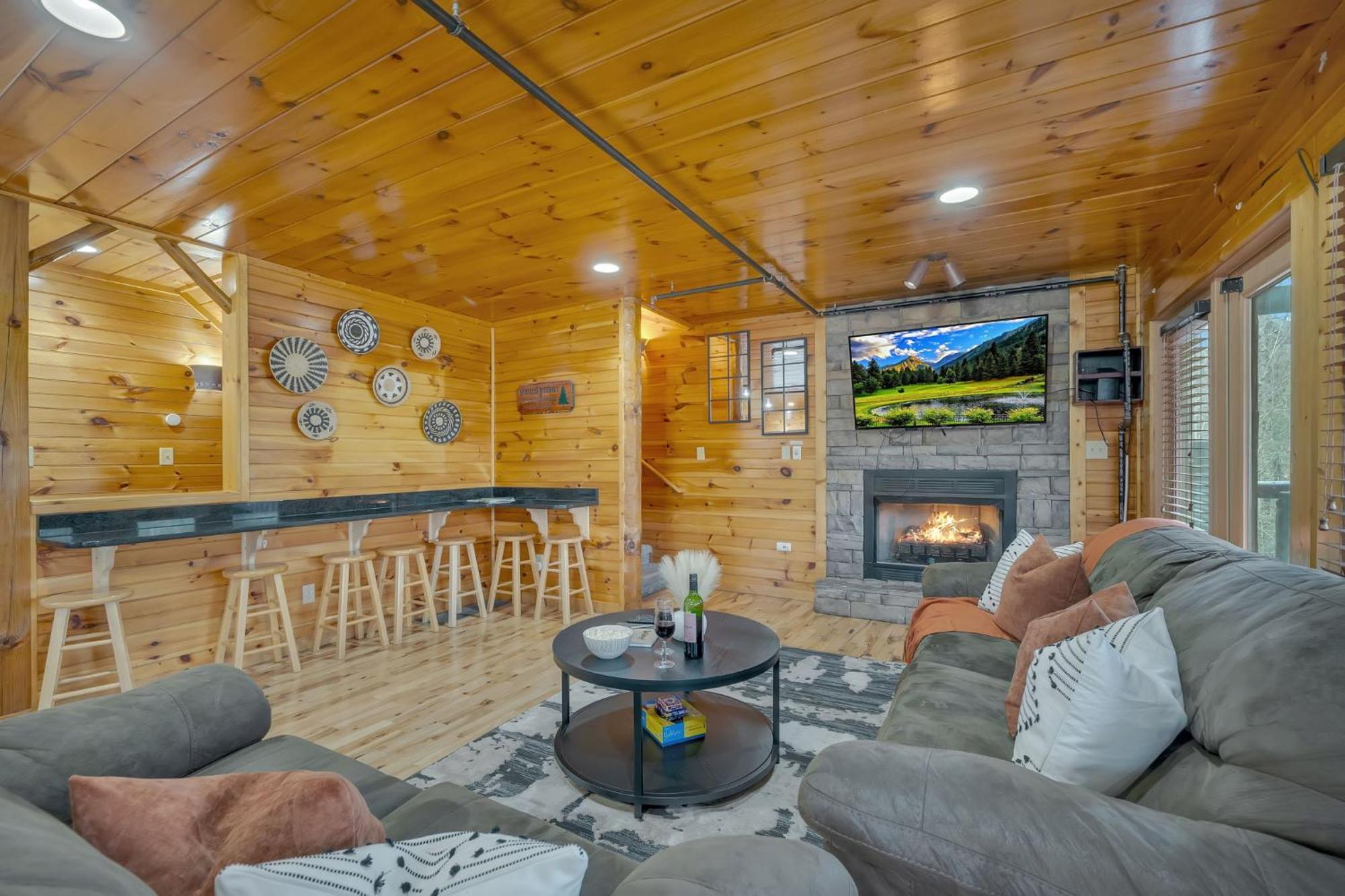 Smoky Stargazer Pet Friendly For Groups With Game And Arcade Holiday home Gatlinburg