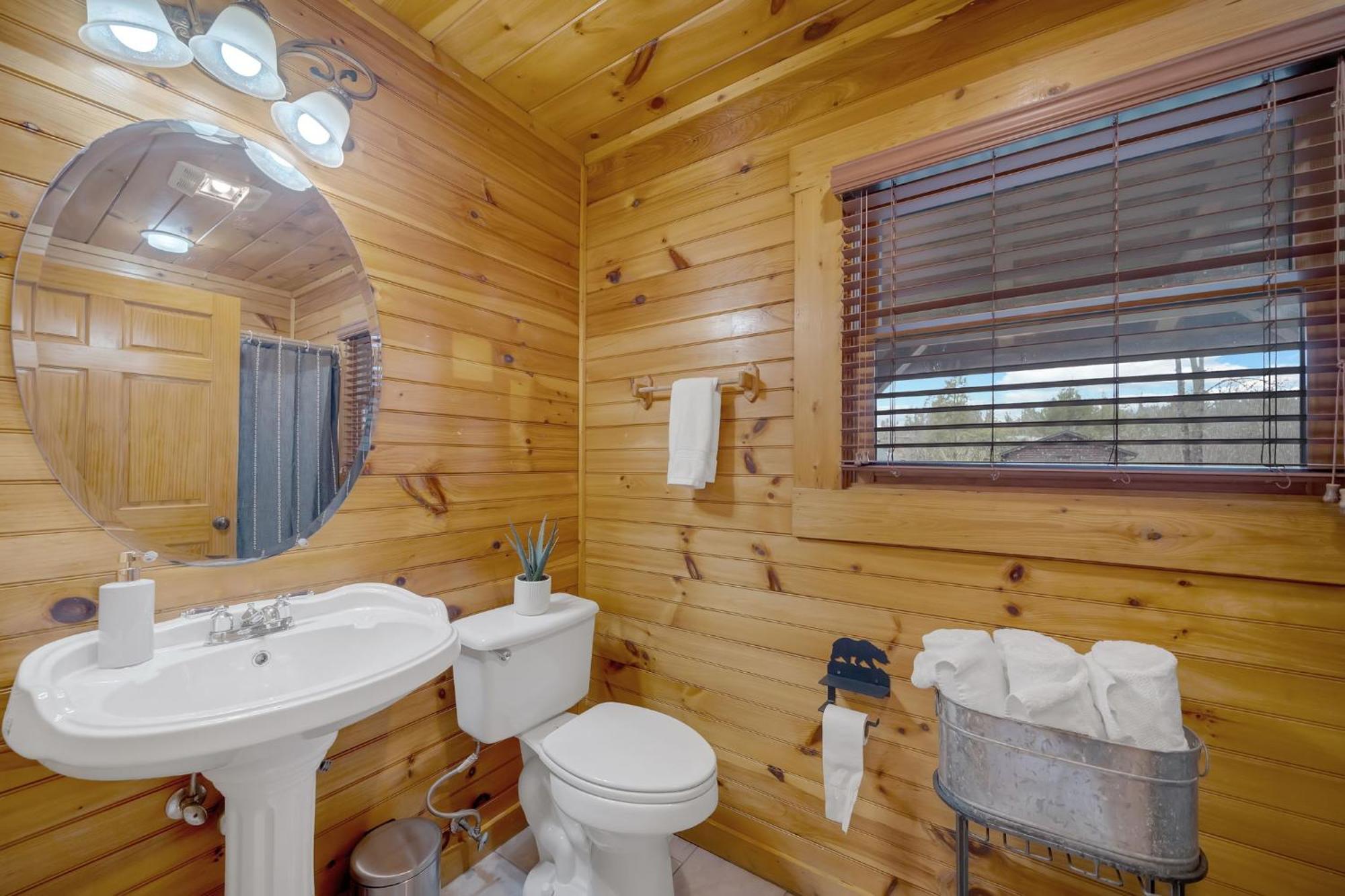 Smoky Stargazer Pet Friendly For Groups With Game And Arcade Holiday home *