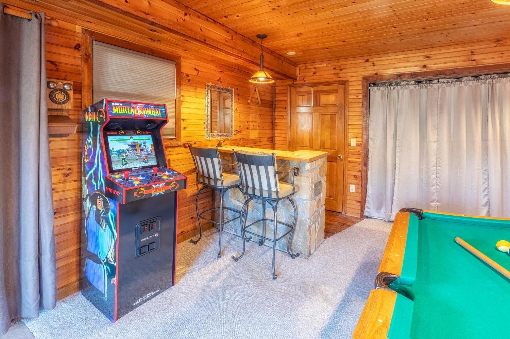 Heavenly View, Hot Tub, 3 King Beds, Pool Table *