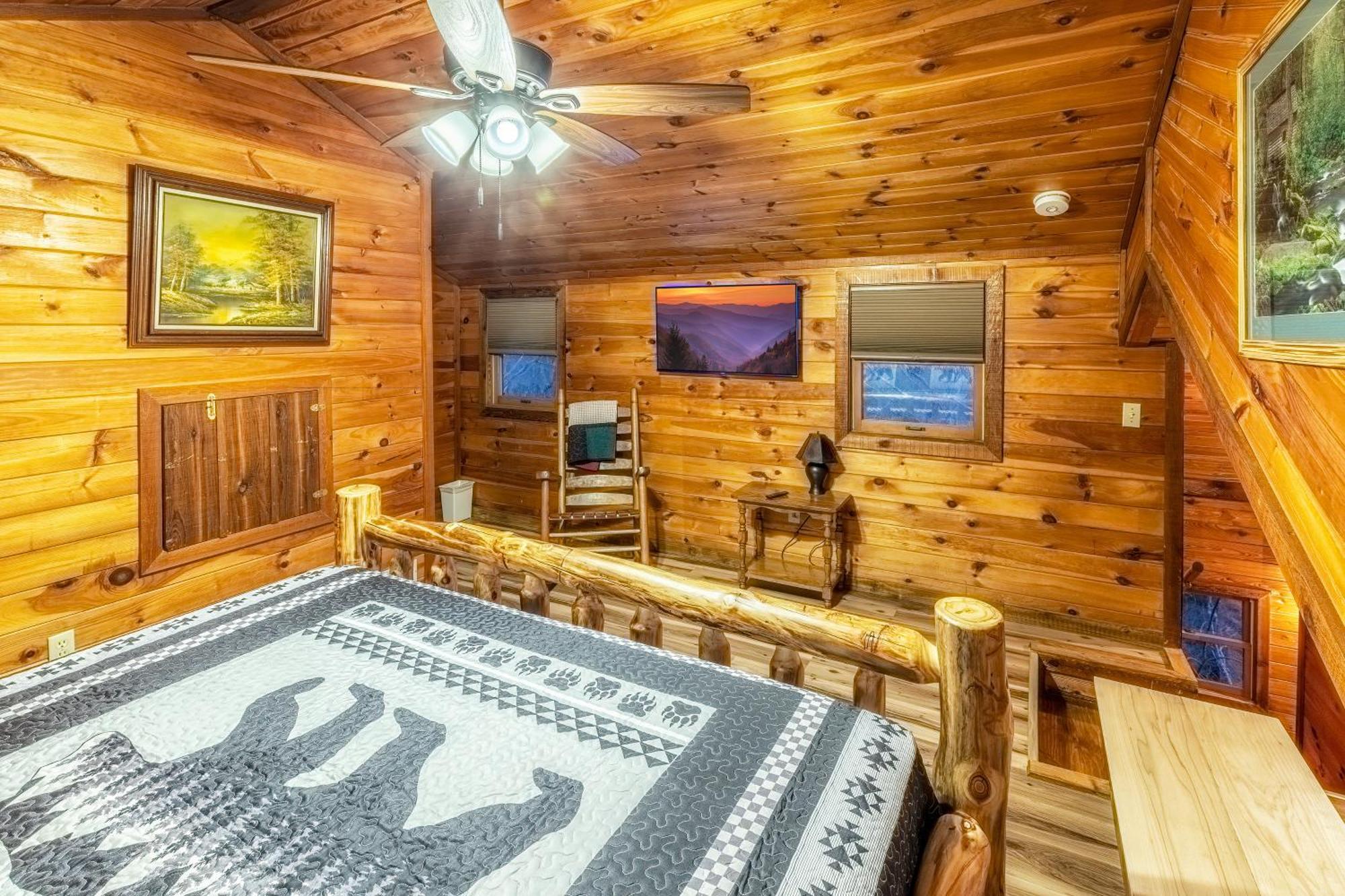 Heavenly View, Hot Tub, 3 King Beds, Pool Table Gatlinburg